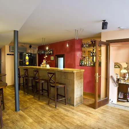 Don Carlos Hotel Caces