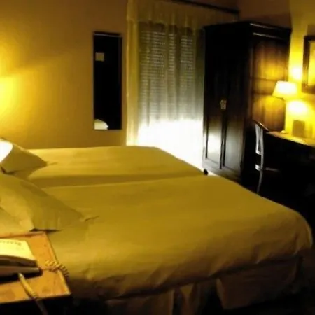 Hotel Don Carlos Caces