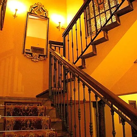Don Carlos Hotel