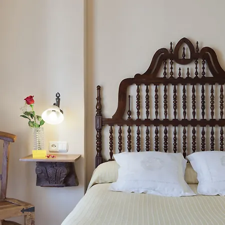 Hotel Don Carlos Caces