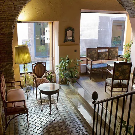 Hotel Don Carlos Caces