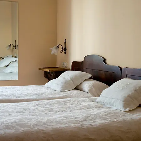 Hotel Don Carlos Caces