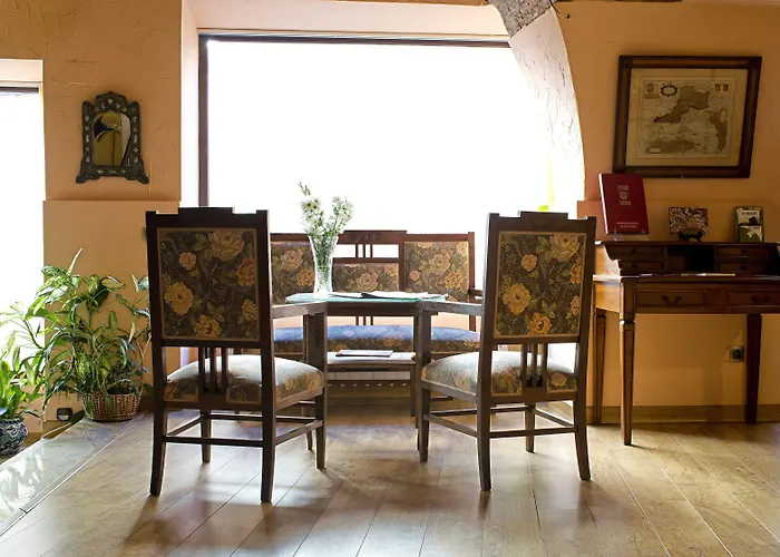 卡塞雷斯唐卡洛斯酒店 2*