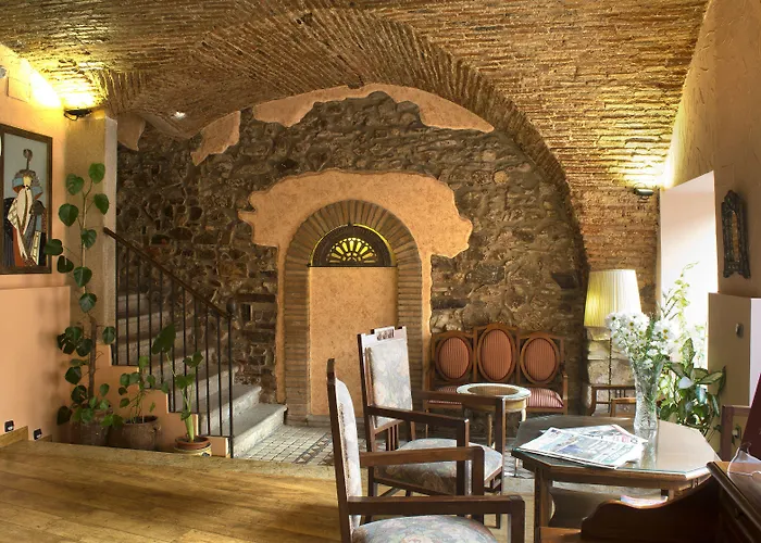 卡塞雷斯唐卡洛斯酒店