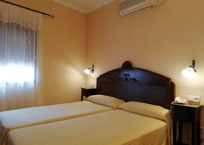 卡塞雷斯唐卡洛斯酒店 2*